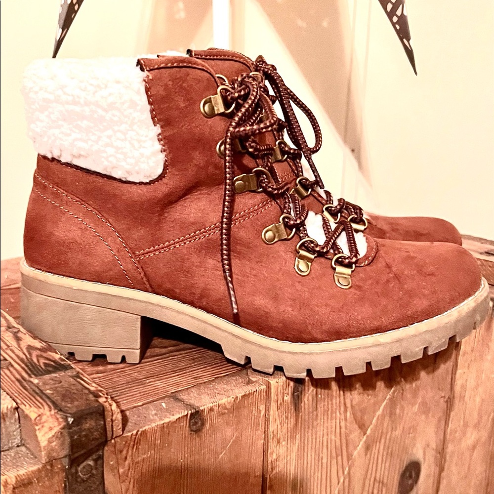 NWOT St John’s Bay Women’s Boots